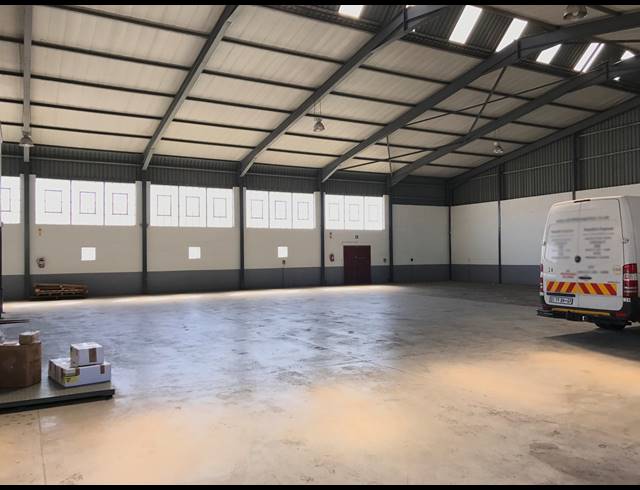 1,014M² FACTORY RENTED IN AIRPORT INDUSTRIA